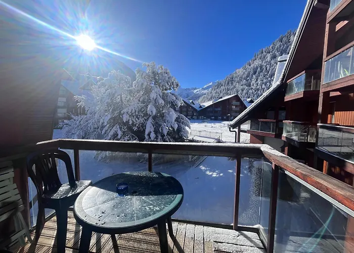 Aux Pieds Des Pistes En Plein Soleil
